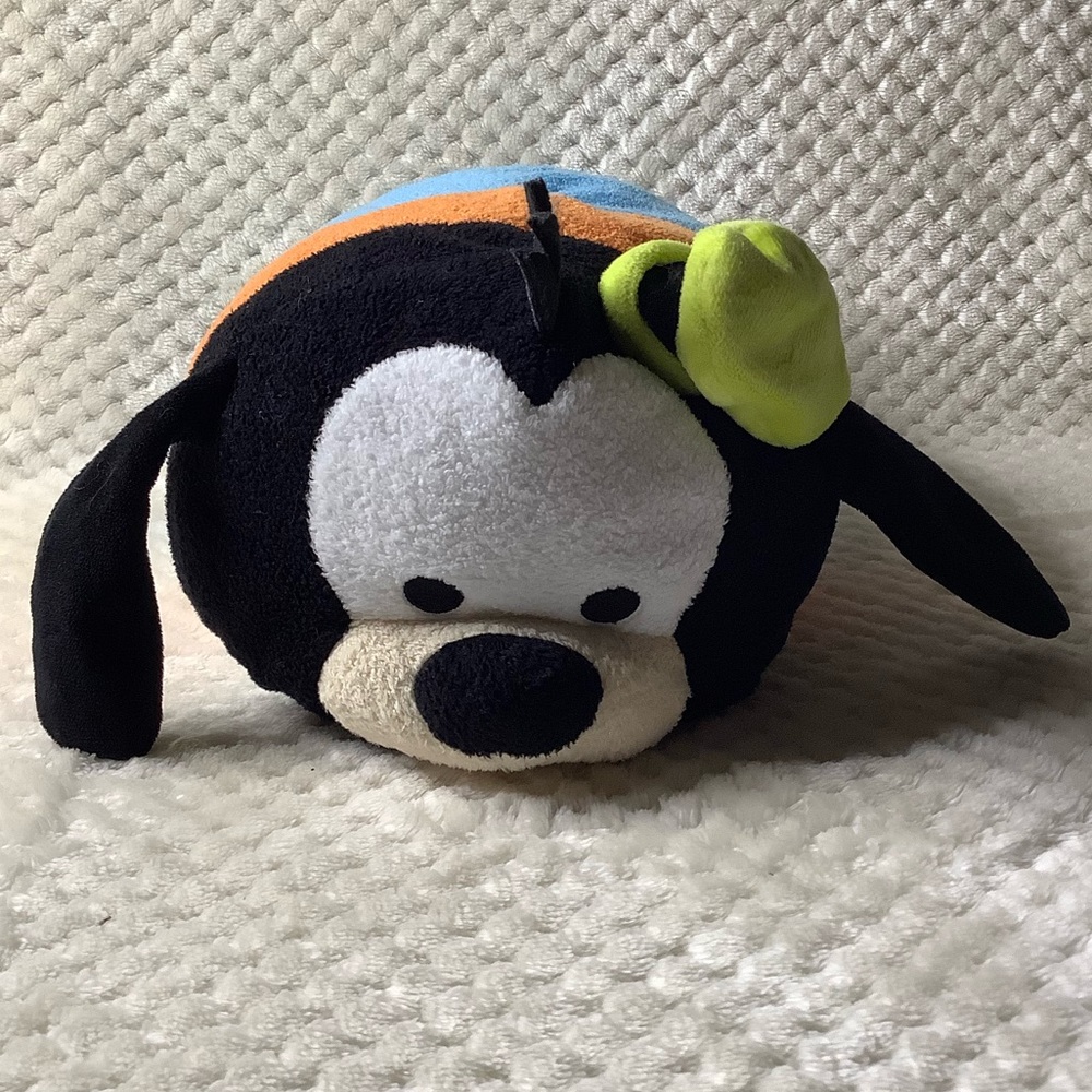 Disney Store Goofy Tsum Tsum Plush 11 inch Stackable Disney Character